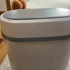 自動開閉センサー付きゴミ箱の画像