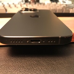 【極美品】Apple iPhone16Pro 512GB ブラックチタニウムの画像