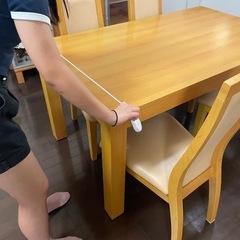 お取引中、返信できません。9/6のみ15〜18時　ダイニングテーブル　4人の画像