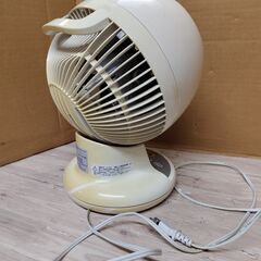 扇風機　アイリスオーヤマ IRIS OHYAMA 強力 コンパクト サーキュレーター 上下左右首振り ホワイト PCF-CT151 2015年製の画像