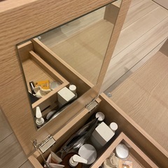 ドレッサーにもなるローテーブルの画像