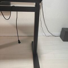 無料！黒い電動昇降デスクの画像
