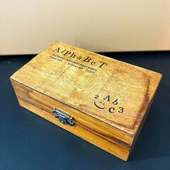 【引き取りに来られる方限定】イニシャル＆数字スタンプ70個 木箱入り 活字タイプの画像