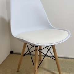 テーブル 椅子セットの画像