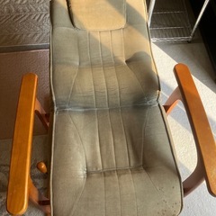 リクライニング付きの椅子の画像