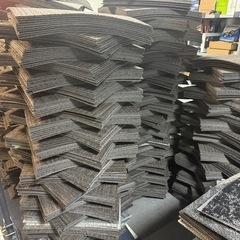 タイルカーペット1枚100円！の画像