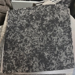タイルカーペット1枚100円！の画像