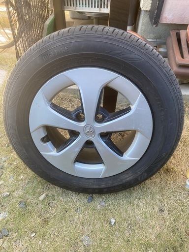 プリウス使用　タイヤ4本　ホイール付き