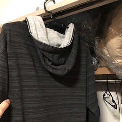 パーカー付きの服
の画像