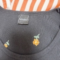 moussy 今期商品 ストライプシャツ、花刺繍リブTシャツ2点セット300円の画像