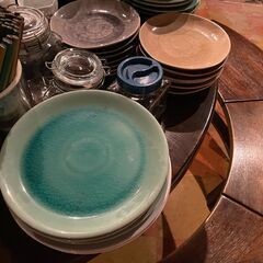 【取引中】
食器・箸多数　鉄板ステーキ皿　丸皿　角皿　鉢　ソースカップ　蓋茶碗　コーヒーカップ　箸、箸置き等の画像