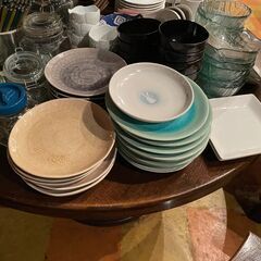 【取引中】
食器・箸多数　鉄板ステーキ皿　丸皿　角皿　鉢　ソースカップ　蓋茶碗　コーヒーカップ　箸、箸置き等の画像