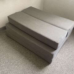 ニトリの折りたたみ厚手マットレスの画像