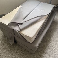 ニトリの折りたたみ厚手マットレスの画像