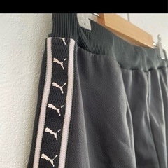 Puma 黒 ショートパンツ ジャージ素材 横ロゴピンクライン M 紐調節の画像
