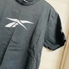 Reebok ロゴ入り黒Tシャツの画像
