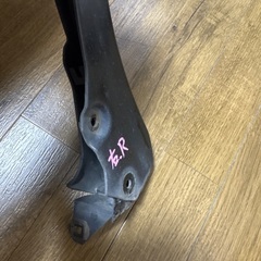 トヨタ ZRR70ヴォクシー 、リア右フェンダーモールパネル 202の画像