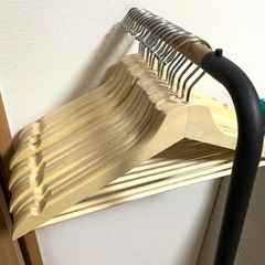 IKEA 木製ハンガー 12本の画像