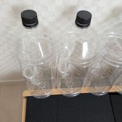 4Lペットボトル×5本　洗浄済みの画像