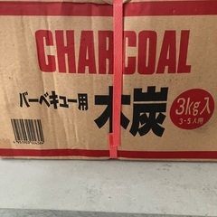 バーベキュー用ヘラとトング、木炭3kg、燃料の画像