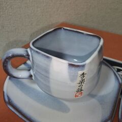 ①有田焼　呉竹窯　カップ＆ソーサー2客②山中塗うさぎ柄　2色　重箱　弁当箱の画像