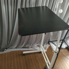 とても、綺麗なテーブル、机の画像
