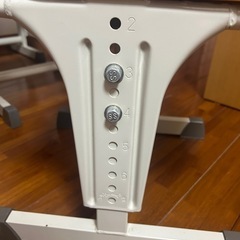 学校用の椅子5脚の画像