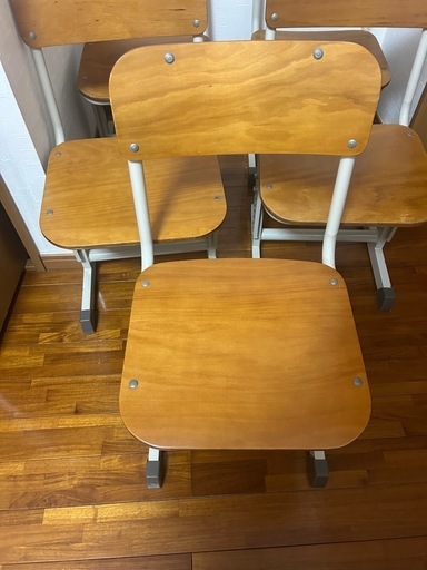 学校用の椅子5脚