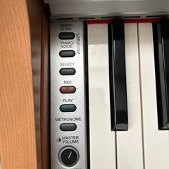 ヤマハ電子ピアノ3ペダル椅子付きの画像