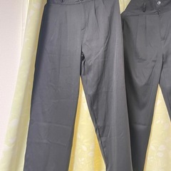 新品未使用4点
Sサイズ黒パンツ2本，アイボリー新品未使用スカート、半袖ニット(中古)の画像