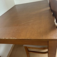 ダイニングテーブルの画像