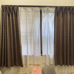 ニトリ　茶色と白　カーテンセット　１ペアの画像