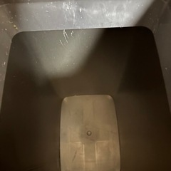 自動で蓋が開くゴミ箱の画像