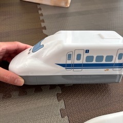 新幹線　お弁当箱　の画像