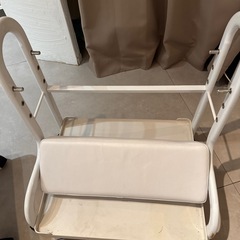 フットネイル施術台&キャスターイス付の画像