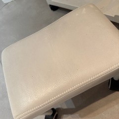 フットネイル施術台&キャスターイス付の画像