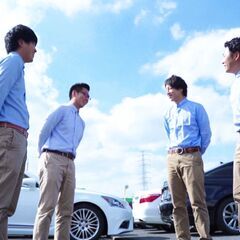 中古車専門店の中古車販売スタッフの画像