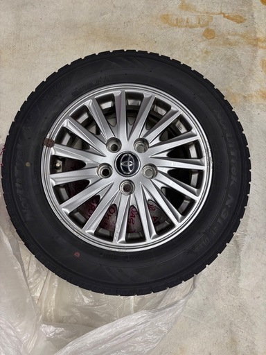 ヴォクシー、ノア、エスクワイア用 スタッドレスタイヤ＆純正ホイールセット