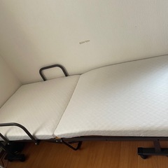 電動シングルベッド+マットレス付きの画像