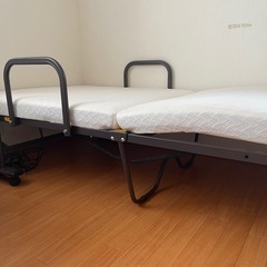 電動シングルベッド+マットレス付きの画像