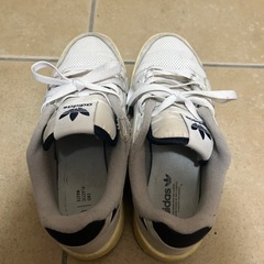 adidas スニーカー　24センチの画像