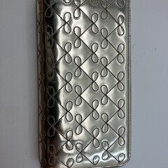 Anya Hindmarch アニヤ・ハインドマーチ 長財布 ラウンドファスナー リボンキルティング メタリックゴールド パテントの画像