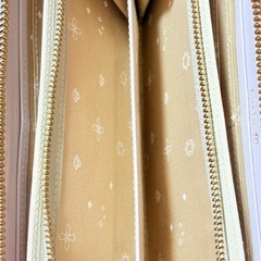 Luria 4℃ 長財布の画像