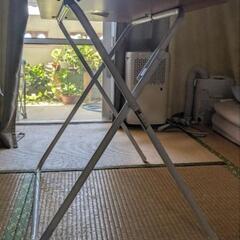 折りたたみテーブルの画像