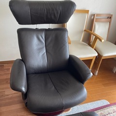 オットマン付パーソナルチェアの画像