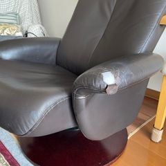 オットマン付パーソナルチェアの画像