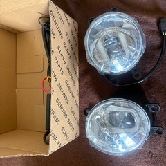 【新品未使用品】トヨタ LANBO ハイパーLEDフォグランプキット ブルー 左右 （ トヨタ車汎用タイプ ） WD102238-BL 接続ハーネス付属 社外品 パーツ カスタム 部品 正規 改造 エクステリア TOYOTA 汎用 デイライト機能内蔵 フォグランプ LED ライト フロトビュー 青の画像