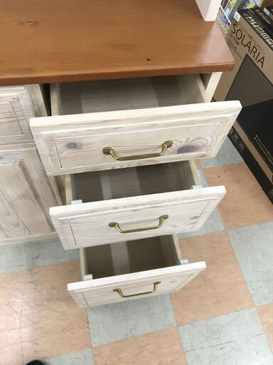 【ジャングルジャングル金沢店】  食器棚(3枚扉) 木目調 ﾎﾜｲﾄ W105×D44×H180cm ※クリーニング済み							