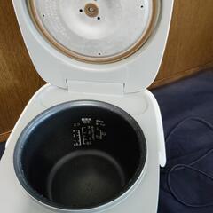 2019年製　山善　マイコン炊飯ジャー　YJC-300（w）3合用の画像