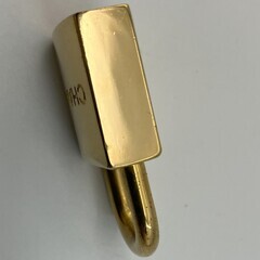 CHANEL シャネル カデナ 南京錠 チャーム ペンダントトップ ゴールド 高さ3.6cm 鍵なしの画像